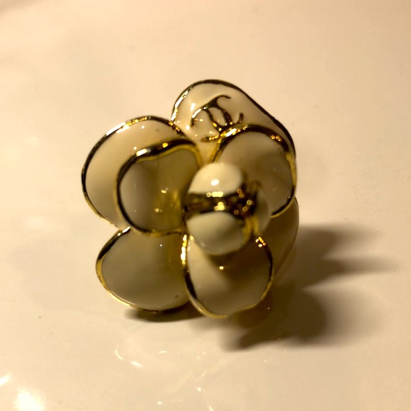 Enamel Flower Bud Cocktail Ring Cream & Gold - Picture 5 of 5